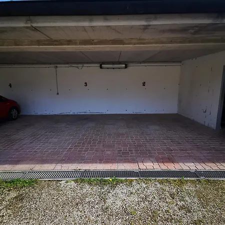 Casa Ghirlanda Con Piscina E Campo Da Tennis Λατζίζε