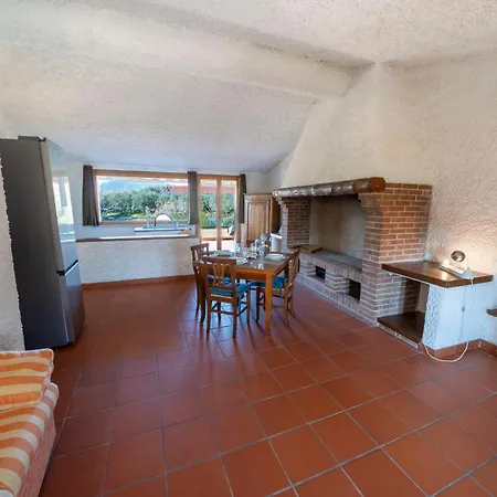 Casa Ghirlanda Con Piscina E Campo Da Tennis Διαμέρισμα *
