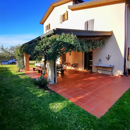 Casa Ghirlanda Con Piscina E Campo Da Tennis Appartement *