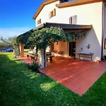 Casa Ghirlanda Con Piscina E Campo Da Tennis アパート *