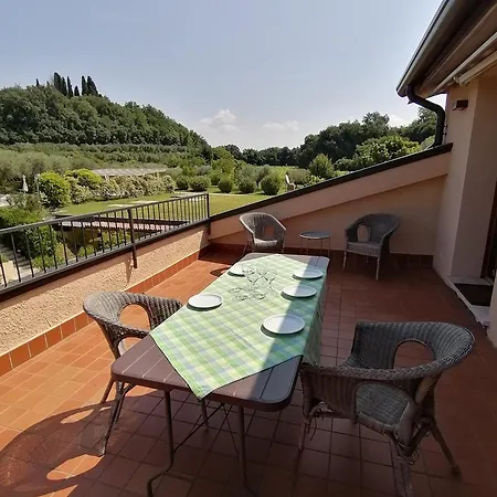 Casa Ghirlanda Con Piscina E Campo Da Tennis 아파트 *